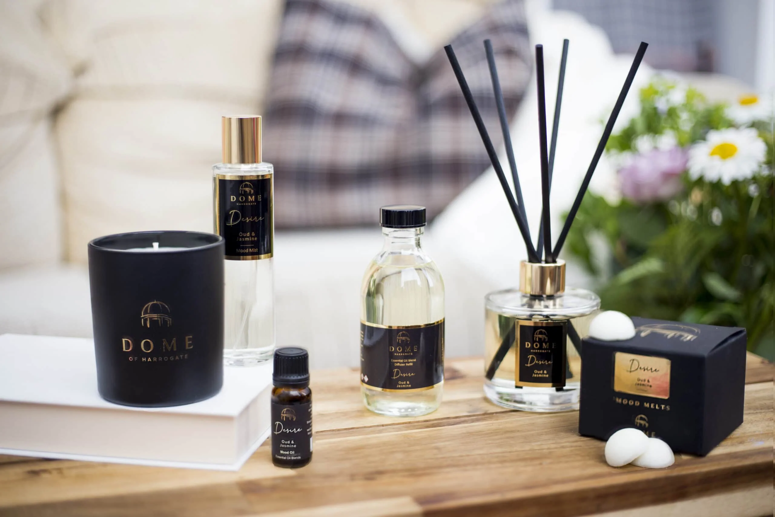 DESIRE Oud & Jasmine Candle 30cl/220g - Image 5